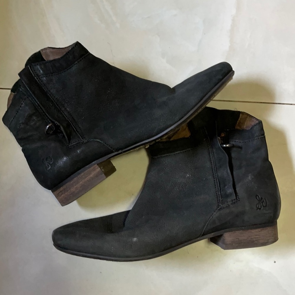 Black bootie